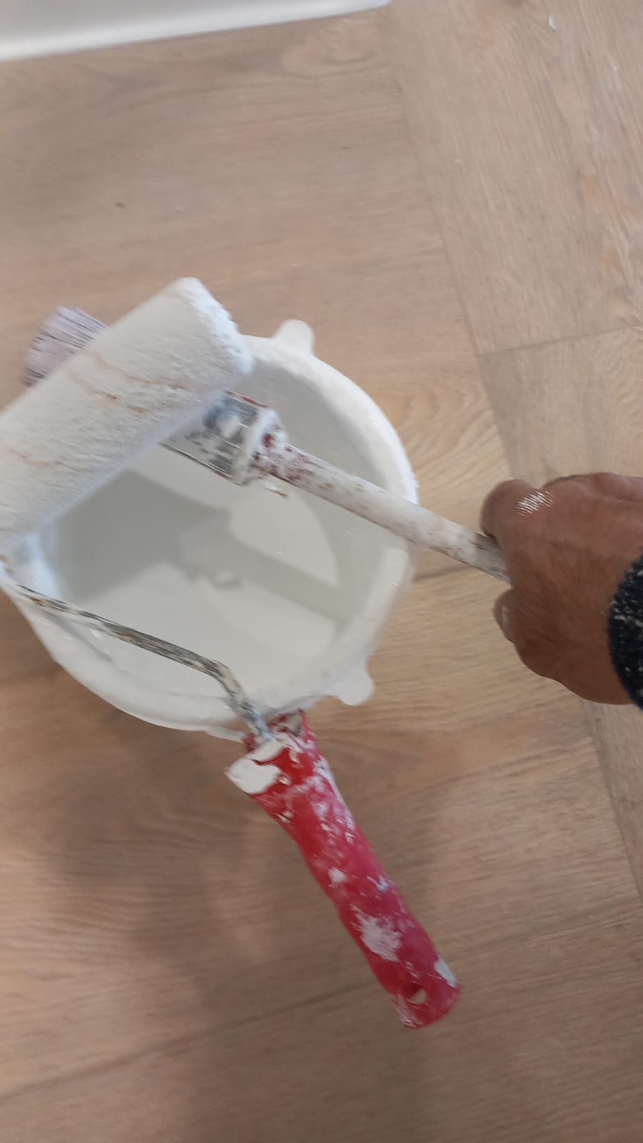 Kozijn tijdens de voorbereiding voor een nieuwe verflaag